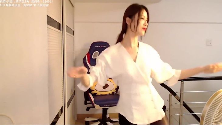 【轩子巨2兔】广场舞教学开始了，僵硬，太尬了