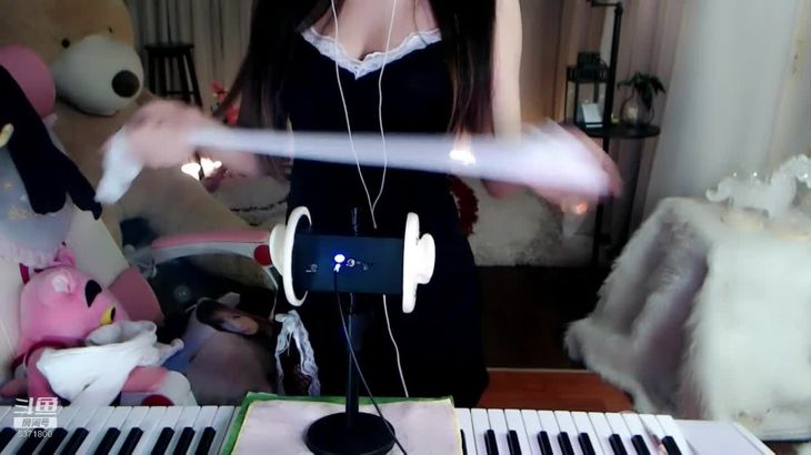 【夏喵娜KINA酱ASMR】丝袜的声音