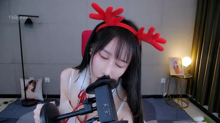 【阿稀稀大魔王】ASMR圣诞驯鹿装！白网袜！超近猛男视角